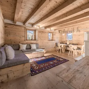 Nevesole - Charming Flat Near Dolomiti Slopes , San Vito di Cadore Italia